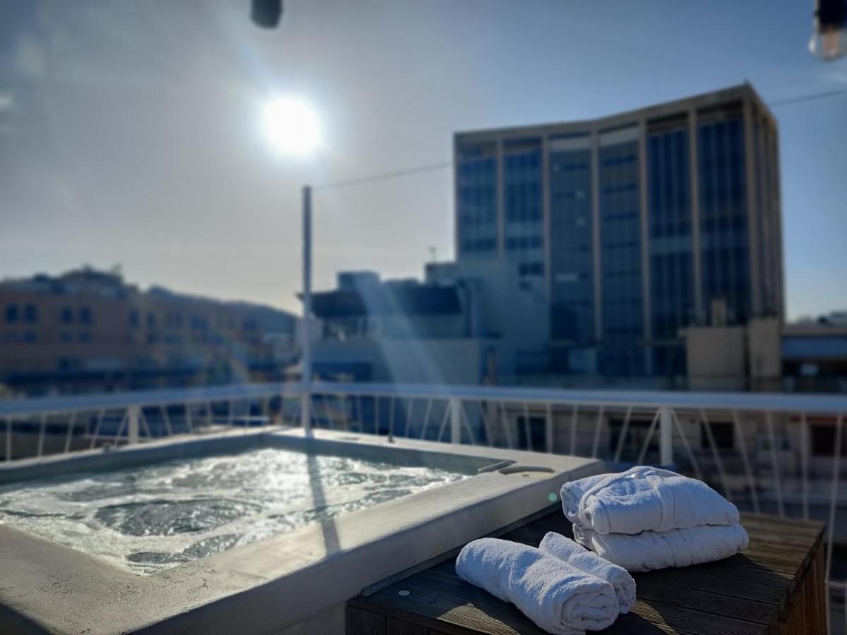 Unique Solar Penthouse With Jacuzzi And Sauna In Central أثينا المظهر الخارجي الصورة